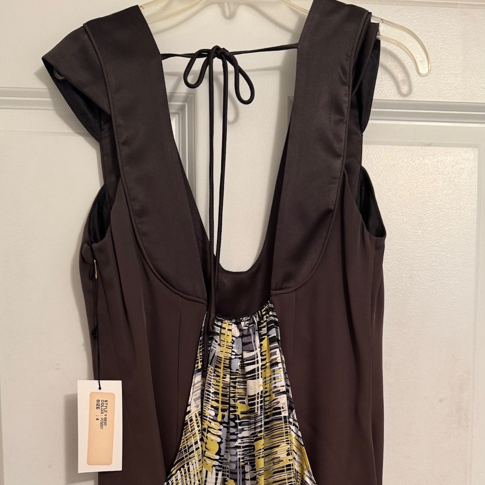 NWT, Silk summer dress in dark gray/yellow by Nancy Rose. Made in USA. Size: 4